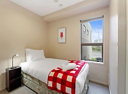 Uptown Two Bedroom Apartment With The Essentials