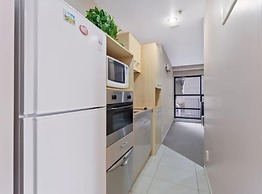 Uptown Two Bedroom Apartment With The Essentials