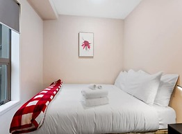 Uptown Two Bedroom Apartment With The Essentials