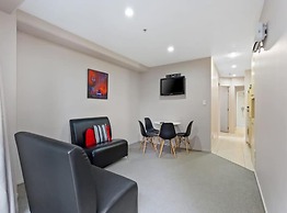 Uptown Two Bedroom Apartment With The Essentials