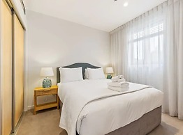 Convenient Modern 2-Bedroom Unit With Free Parking