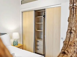 Convenient Modern 2-Bedroom Unit With Free Parking