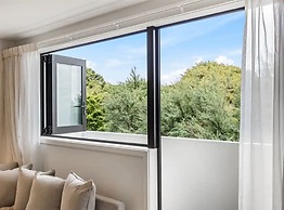 Convenient Modern 2-Bedroom Unit With Free Parking