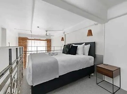 Stylish Loft Apartment In Cbd W/ King Bed!