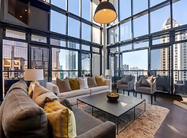 Penthouse Sophistication On Queen Street