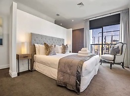 Penthouse Sophistication On Queen Street