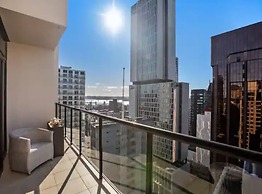 Penthouse Sophistication On Queen Street