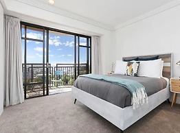 Bright One Bedroom Beauty With Balcony