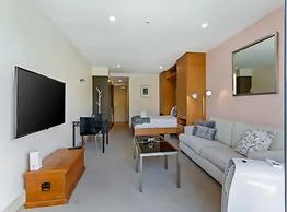 Beautiful Studio In The Viaduct With Free Carpark!