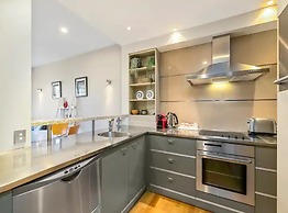 Enormous One Bedroom Beauty In Cbd! Free Parking