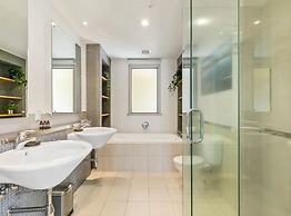 Enormous One Bedroom Beauty In Cbd! Free Parking