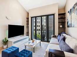 Viaduct Duplex - Free Parking, Best Location!
