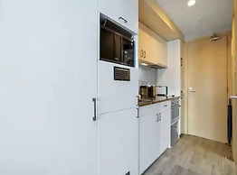 Viaduct Duplex - Free Parking, Best Location!