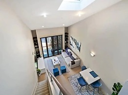Viaduct Duplex - Free Parking, Best Location!