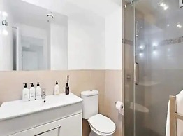 Central Modern Apartment With Remote Working Space