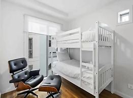 Central Modern Apartment With Remote Working Space