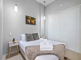 Lively And Stunning Auckland Central Apartment