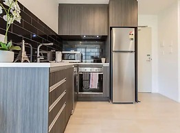 Beautiful Two Bedroom Apartment Next To Myers Park