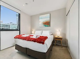 Beautiful Two Bedroom - Pool, Gym & Free Parking!