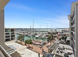 Spacious Apartment On Akl Viaduct With Balcony!
