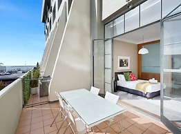 Lovely Bright Apartment With Balcony, Pool And Gym