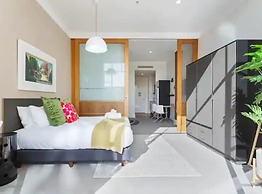 Lovely Bright Apartment With Balcony, Pool And Gym