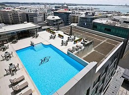 Lovely Bright Apartment With Balcony, Pool And Gym