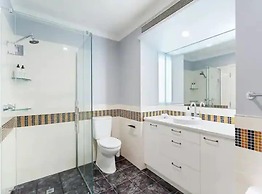 Lovely Bright Apartment With Balcony, Pool And Gym