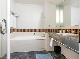 Beautiful And Spacious One Bedroom In Cbd!