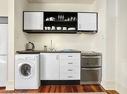 Beautiful And Spacious One Bedroom In Cbd!