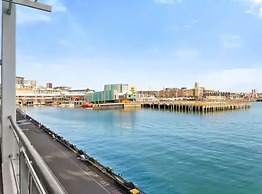 Relaxing Sea Wharf View Apartment