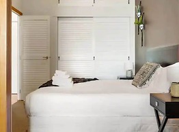 Relaxing Sea Wharf View Apartment