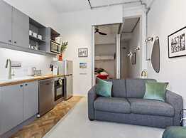 Cosy Central Apartment - Charming Building