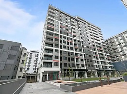 Beautifully Modern Brand New Central Apartment