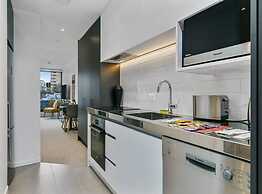 Beautifully Modern Brand New Central Apartment