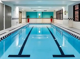 Cozy Room With King Bed In Cbd W/ Gym And Pool!