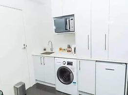 Cozy Room With King Bed In Cbd W/ Gym And Pool!