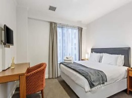 Superking Bed In Stylish Apartment On Queen Street