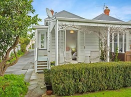 Cheerful 1 Bedroom Home With Free Parking