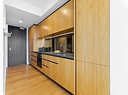 Sleek Modern Studio With Balcony!