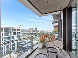 Sleek Modern Studio With Balcony!