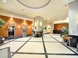 Pool, Gym And Style In The Cbd
