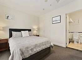 Pool, Gym And Style In The Cbd