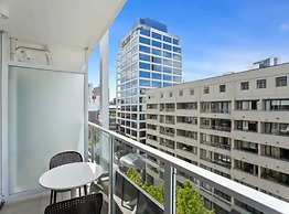 Stylish Central City 1-Bedroom With Patio