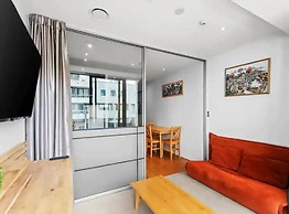 Stylish Central City 1-Bedroom With Patio