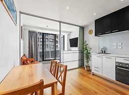 Stylish Central City 1-Bedroom With Patio