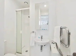 Lovely Two Bedroom Apartment Close To Sky Tower