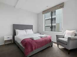 Beautiful Sky Tower View Home W/ Free Parking