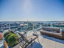 Spacious Apartment - Parking, Gym And Pool Access!