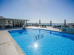 Spacious Apartment - Parking, Gym And Pool Access!